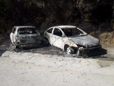 Два леки автомобила изгоряха край Разлог