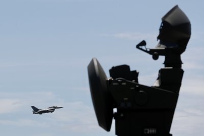 Тайван: 5 китайски самолета пресякоха средната линия на Тайванския проток