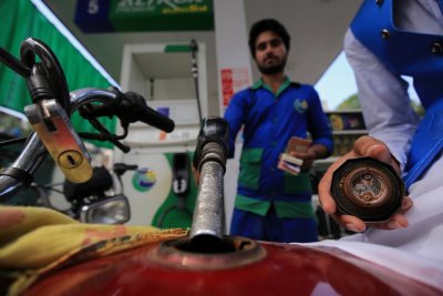 За първи път от януари: Нефтът сорт „Брент” падна под 82 долара за барел
