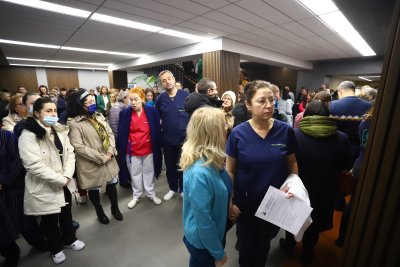 Служителите на УМБАЛ "Св. Иван Рилски" излизат на протест