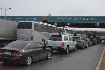 Опашки и натоварен трафик през "Дунав мост" край Русе