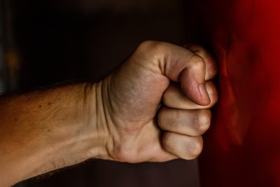 Съдът в Свищов гледа мярката на мъжа, пребил и остригал жена