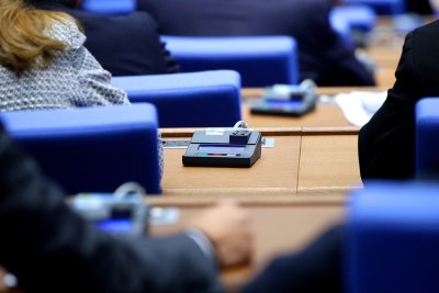 Депутатите гласуват на второ четене данъчните закони