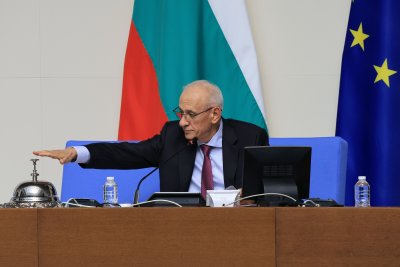 Живеем във време разделно, време е да върнем здравия разум, заяви Силви Кирилов