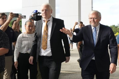 Асандж вече е свободен човек