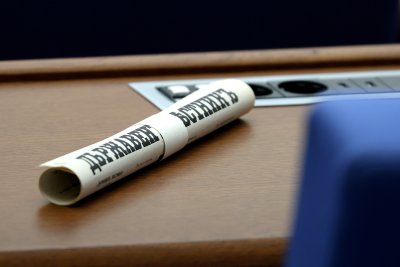 Депутатите получиха фототипно издание на първия брой на Държавен вестник по повод 145-ата му годишнина