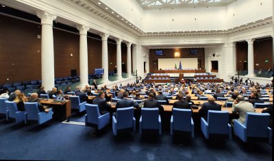 Депутатите приеха окончателно Закона за приходите и разходите