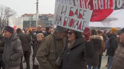 Пенсионери се присъединиха към студентските протести в Белград