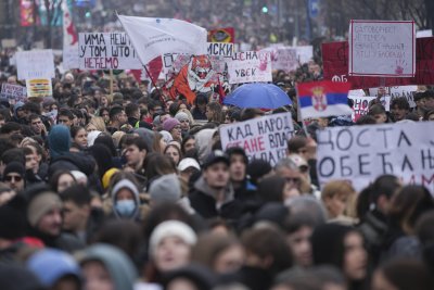 Защо масовото недоволство на хората в Сърбия не спира?