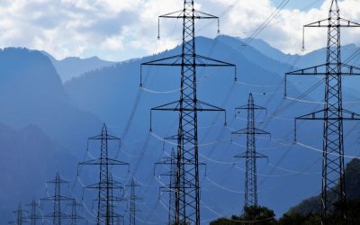 Заради Коледата на тъмно: Приемат закон за компенсиране на битовите потребители