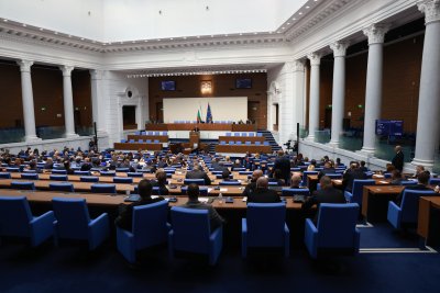 Парламентът се събира на извънредно заседание