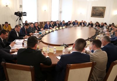 Депутатите продължават да си прехвърлят обвинения за войната по пътищата