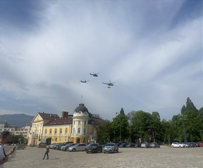 Финални щрихи по подготовката за парада по повод Деня на храбростта