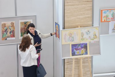 В помощ на болни деца: Благотворителна изложба в Народното събрание