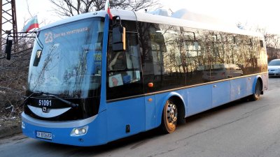 Абитуриенти в Русе ще отидат на бал с електробус от градския транспорт