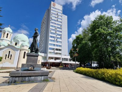 Взривяват комин на бившия завод "Кристал" в Перник