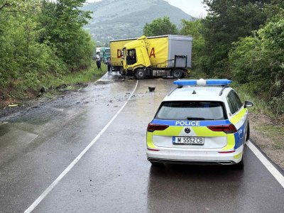 Катастрофа с тир спря движението по Е79 при Долна Вереница