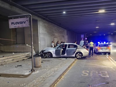 Няма опасност за живота на пострадалия при катастрофата на автобусна спирка в Пловдив