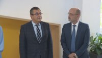 МОН ще търси решения за училищата, които не могат да си позволят отопление през зимата