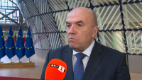 Милков от Брюксел: България няма да дава боеприпаси на Украйна
