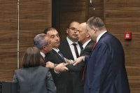 Физически сблъсъци между ДПС и "Възраждане", НС започна работа въпреки нова блокада (СНИМКИ И ВИДЕО)