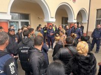 Недоволство пред администрацията на "Илинден" след разрушаването на незаконните постройки в "Захарна фабрика"