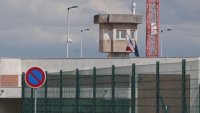 Атаки срещу затвори във Франция: Какви са причините за нападенията?