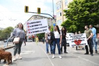 Кадрова липса и ниско заплащане: Медици протестират пред здравното министерство