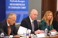 Финансовата грамотност и еврото - какво знаят хората за приемането на единната европейска валута?