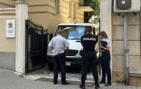 Антикорупционната комисия влезе в Столичната община и обискира кабинета на заместник-кмета